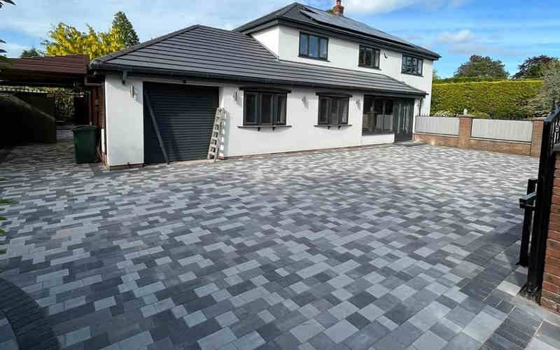 chequred-tile-patio