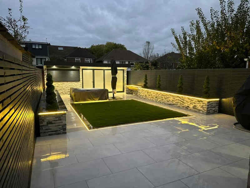 slate-patio-with-astroturf